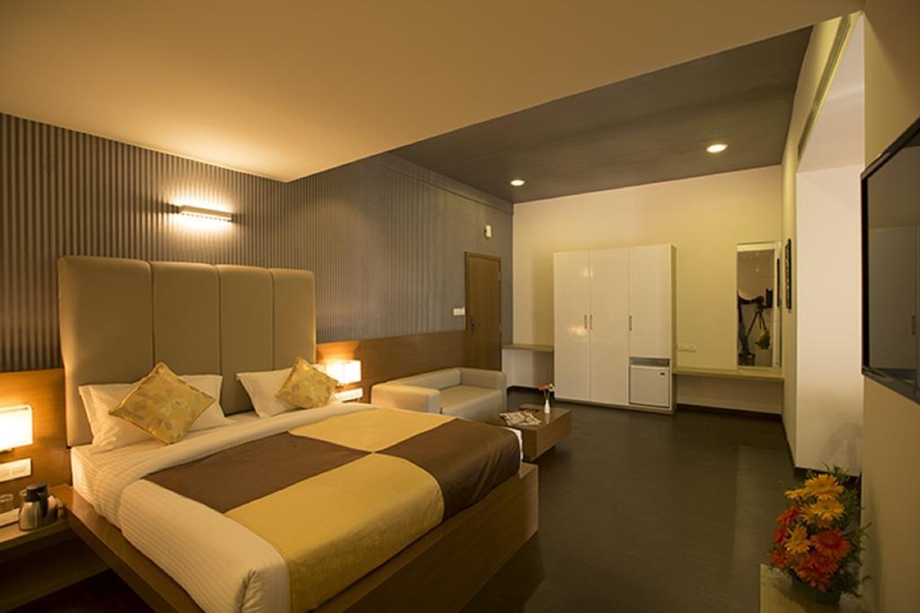 Vinaya Royal Inn Kammasandra Номер фото