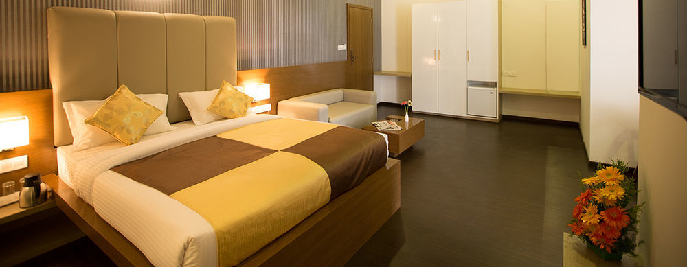 Vinaya Royal Inn Kammasandra Екстер'єр фото