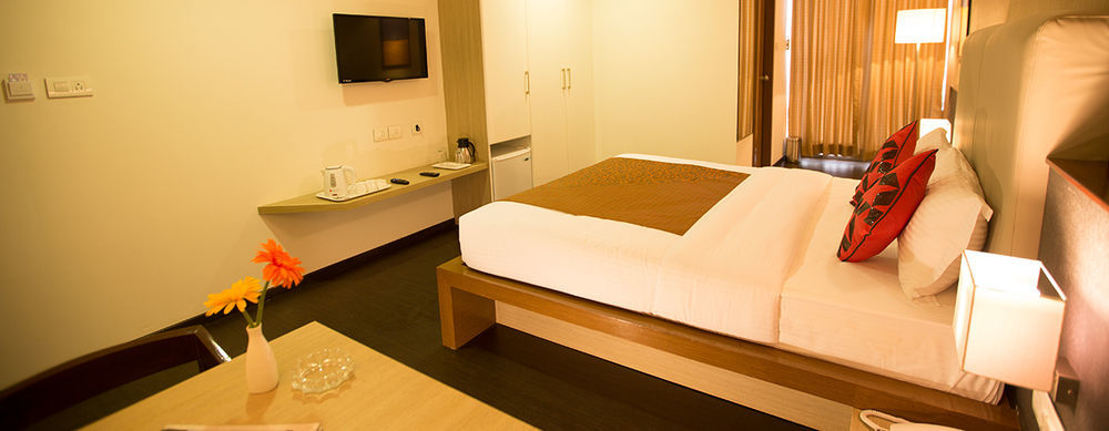 Vinaya Royal Inn Kammasandra Екстер'єр фото